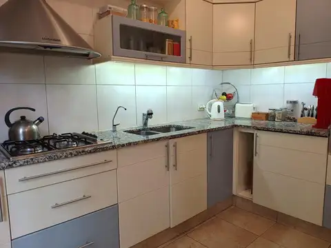 Casa en barrio privado en Villa del Parque con Seguridad 24 hs