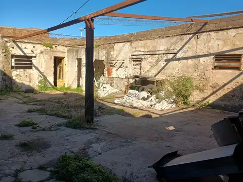 VENDO LOTE EN ROSARIO, ZONA INDUSTRIAL CON MEJORAS