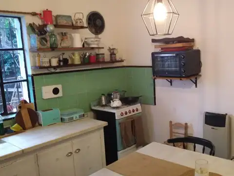 Es una casa con local en la localidad de Vedia Prov. de Bs As en z/centrica