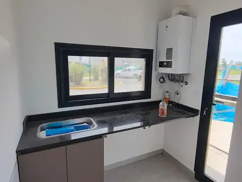 Barrio Santa Elisa, Pilar del Este 100