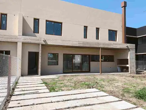Casa de categoría en venta - Altos de Don Carlos