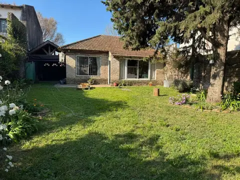 VENTA CASA en BELLA VISTA con gran parque