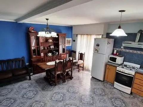 Casa 4 ambientes con 2 baños