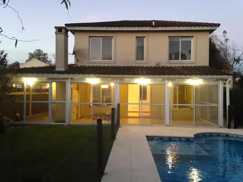 Casa en Venta con 2 cocheras