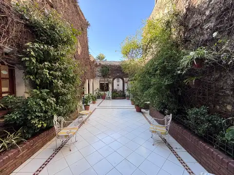 CASA ÚNICA EXCELENTE ESTADO