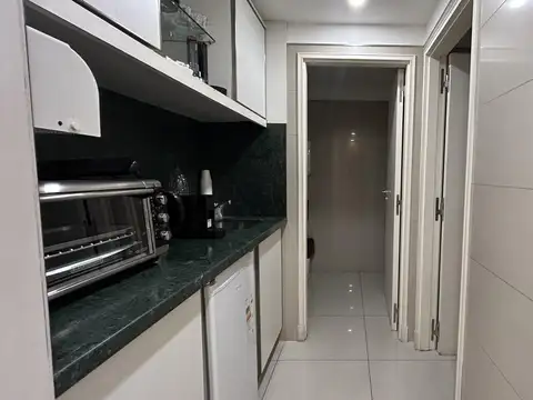 Oficina 5 ambientes con 4 baños