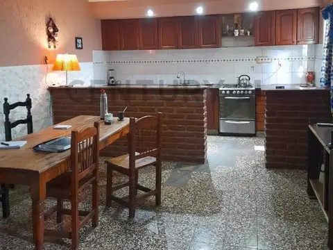 Venta PH 4 ambientes más departamento 2 amb. independiente
