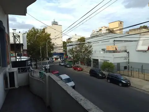 PH Tipo Casa - Venta - Paternal - 4 Amb Patio, Quincho y Balcón