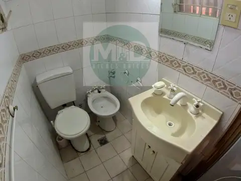 Casa 5 ambientes con 2 baños