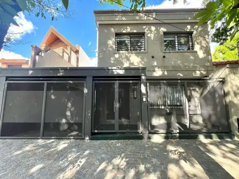 Casa 4 ambientes en venta con jardín y pileta en Castelar Norte