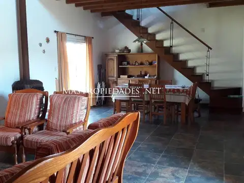 Casa 4 ambientes con 2 baños