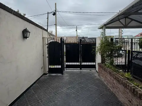 Casa 3 ambientes con 2 baños