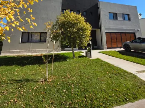Venta Casa 4 dorm. Comahue Golf Club Neuquen