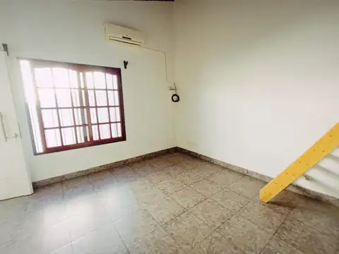 Depto Tipo Casa 2 ambientes con 1 baño