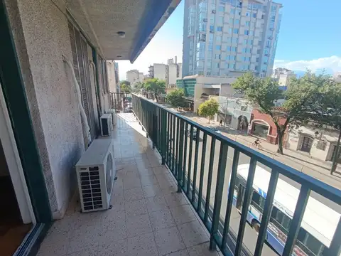 Departamento en Alquiler de 3 dormitorios 3 baños con cochera en Av Belgrano Salta Capital