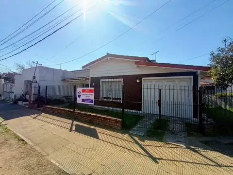 CASA EN MERLO CENTRO/ APTO CREDITO/ FINANCIA