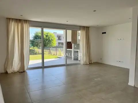 Casa 4 ambientes con 3 baños