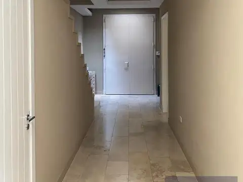 Casa 6 ambientes con 5 baños