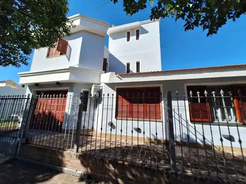 VENTA CASA 2 DORM CON CONSULTORIO Y DEPTO MARQUES