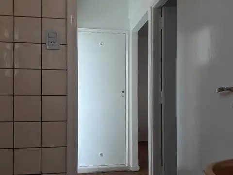 Amplio departamento 2 ambientes. Excelente ubicación cerca de la estación.