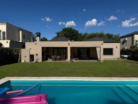 Casa en Venta en Pilar del Este - Los Jazmines, USD 247.000