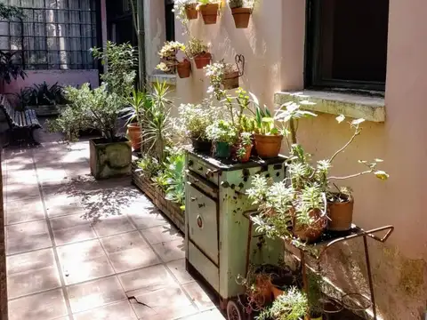 Casa 7 ambientes con 2 baños