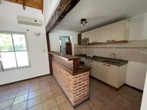 Casa de 4 ambientes con pileta en alquiler / venta