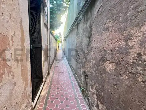 VENTA CASA DE PASILLO A RECICLAR EN BARRIO LOURDES- NO PH