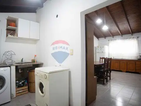 Casa 4 ambientes con 2 baños