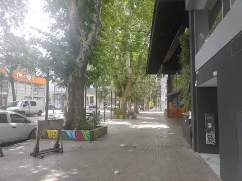 EXcelente local comercial de 300 m2 a estrenar en Av. Beiro