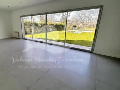 Casa 6 ambientes con 4 baños