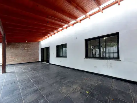 VENTA CASA 4 AMBIENTES CASTELAR APTA CREDITO