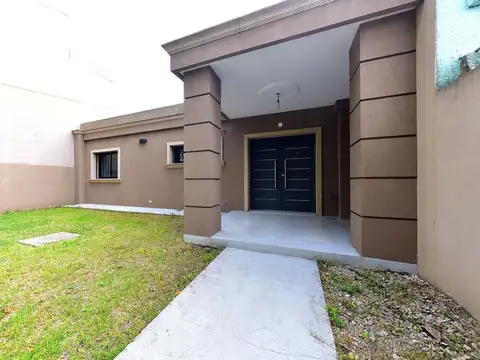 VENTA CASA 4 AMBIENTES CASTELAR APTA CREDITO