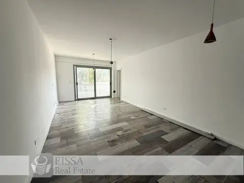 Departamento monoambiente en alquiler en Palermo, próximo a Plaza Serrano, balcón al frente.