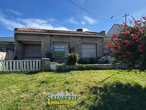 CHALET EN VENTA DE 4 AMBIENTES EN PUNTA MOGOTES A METROS DEL MAR