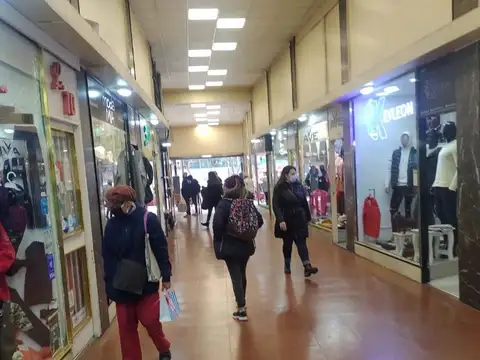 Excelente local en la mejor ubicacion de la mejor galeria 