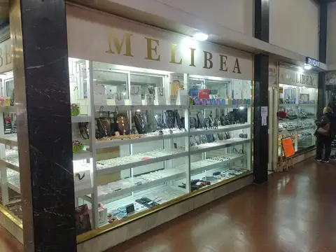 Excelente local en la mejor ubicacion de la mejor galeria 