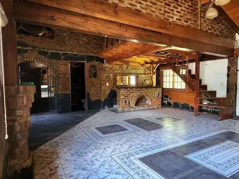 Casa en Venta con 2 cocheras