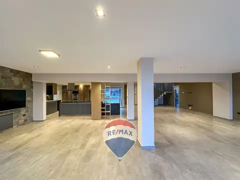 Casa en Venta con 6 cocheras