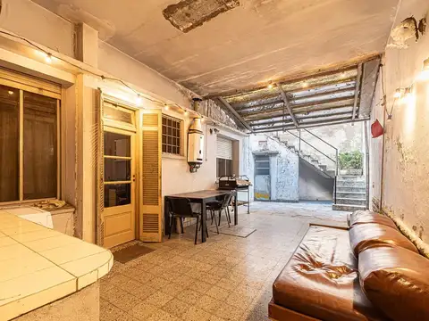 Casa 4 ambientes con 2 baños