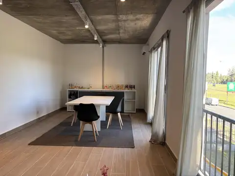 Oficina en venta en Pueblo Camaño - Pilar