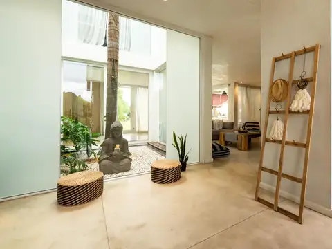 Casa 12 ambientes con 5 baños