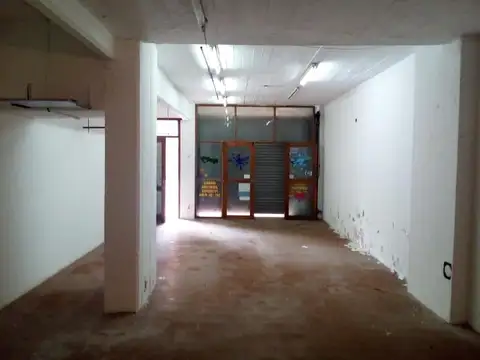 Local en Venta Via Púb.