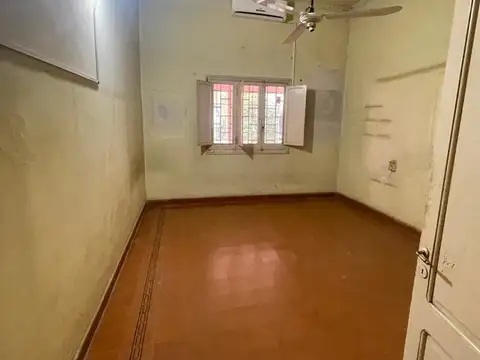 Casa 6 ambientes con 2 baños