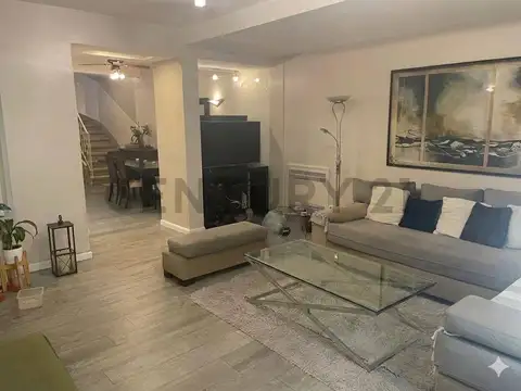 Julian Alvarez 2500, Piso 0