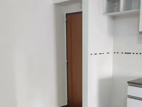 monoambiente con cochera en alquiler. 9 de julio al 600.