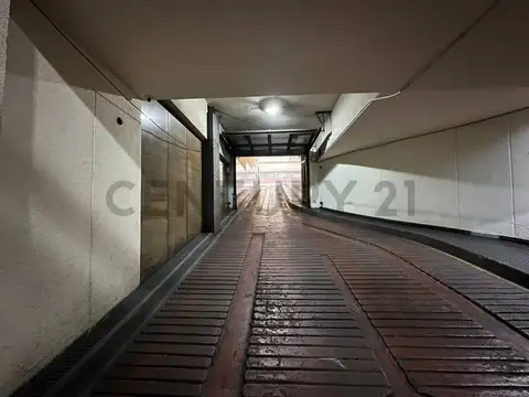 VENTA COCHERA BARRIO NORTE - MOTO -