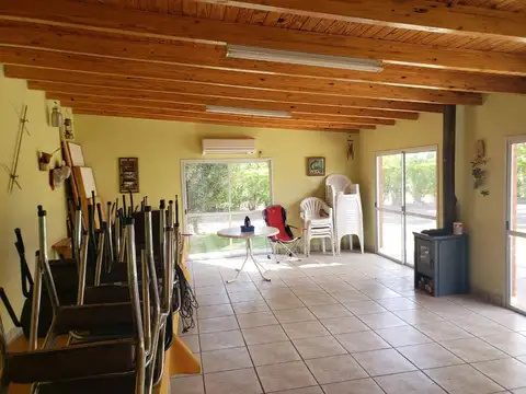 CHACRA CON CASA, GALPON Y PILETA (SUP 95000 m2)