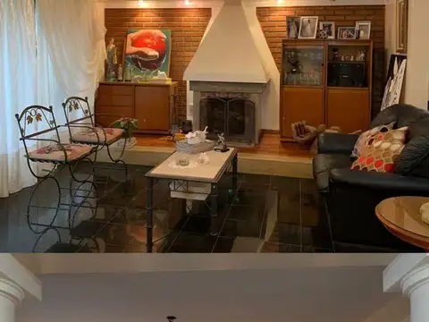 HERMOSA CASA TODA EN BAJOS IMPECABLE ESTADO GENERAL  CON PATIO Y TERRAZA