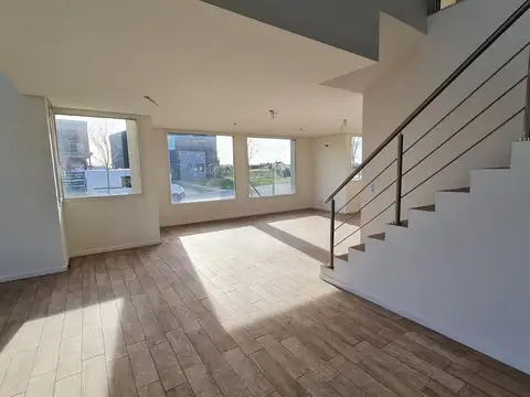 Casa a la Laguna en Araucarias - Puertos del Lago